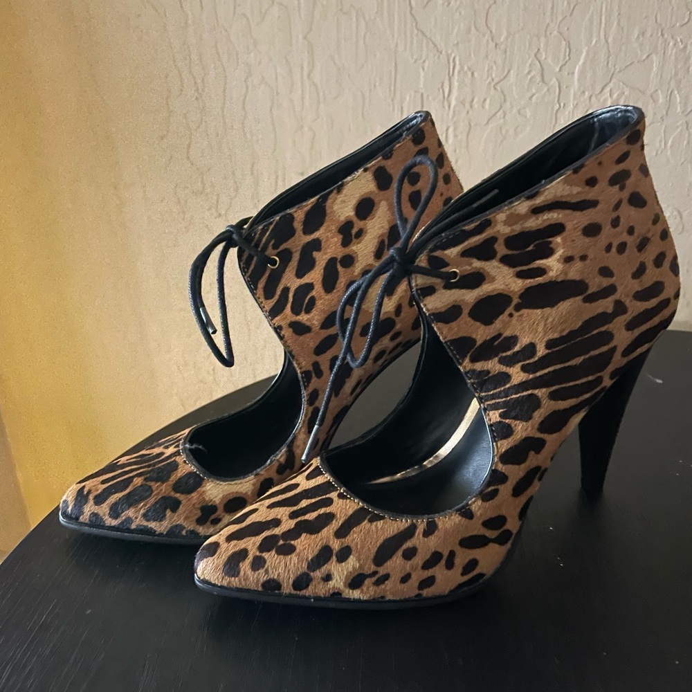 NWOT Kenneth Cole Reaction - Fond Dona Genuine Fur Leopard Print Heels Womens 7